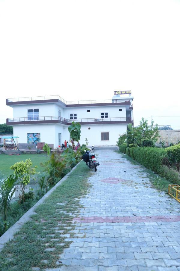 Hotel O Pop Angoori Farm House Mathura Bagian luar foto